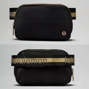 Lululemon Everywhere Crossbody/Belt Bag Wordmark Black/Gold